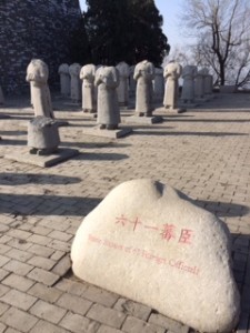 Headless dignitaries giving blessings to Emperor Wu Ze Tian